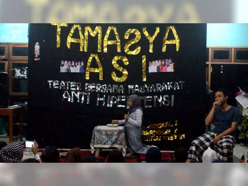 Mahasiswa FKM Unair, Tutup Kegiatan PKL di Kepohbaru Bojonegoro Dengan Bermain Teater