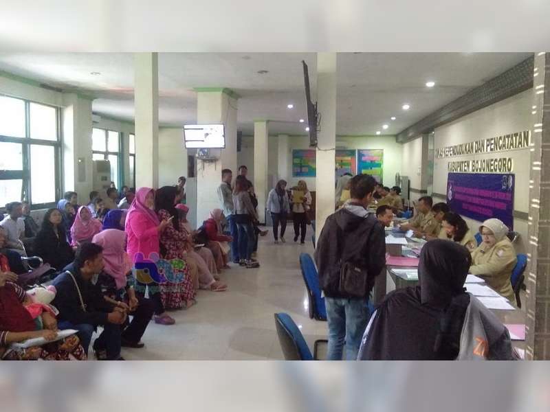 Tersendatnya Pelayanan KTP di Bojonegoro Karena Lambatnya Pengiriman Blangko Dari Pusat