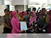 Bhayangkari Cabang Bojonegoro Bagikan 100 Akta Kelahiran