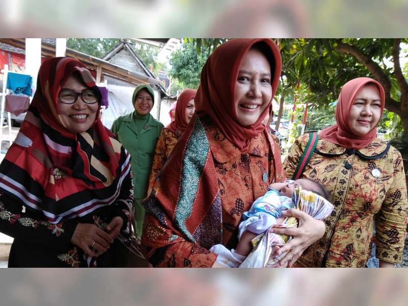 Istri Pj Bupati Bojonegoro, Kunjungi Bayi Yang Ditemukan di Banjarsari Trucuk