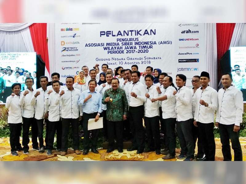 Pakde Karwo Hadiri Pelantikan Pengurus AMSI Wilayah Jawa Timur Periode 2017-2020