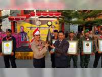 Bentangkan Bendera Merah Putih Raksasa, Polres Bojonegoro Terima Penghargaan Dari Letprid