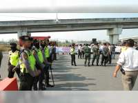 Polres Bojonegoro Siagakan 2 Peleton Anggota Pengamanan Unras di Gayam dan Kalitidu