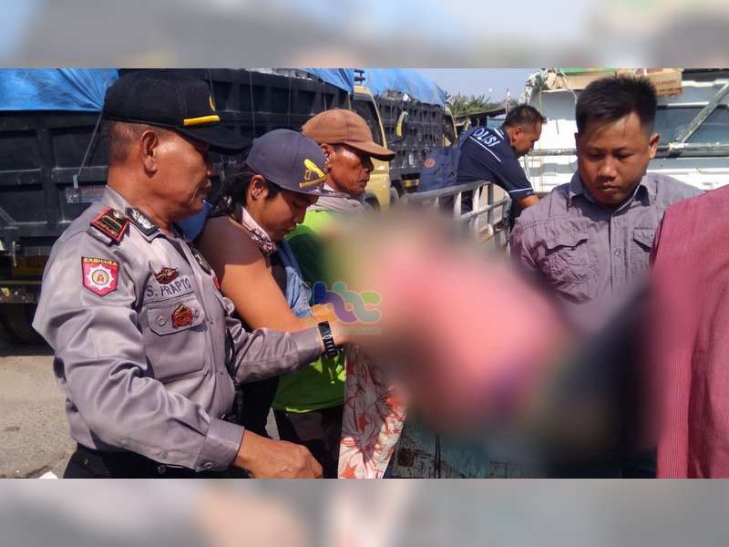 Motor Tabrak Dump Truk Parkir di Jenu Tuban, Seorang Pembonceng Meninggal Dunia