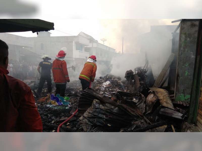 Puluhan Kios di Pasar Sukodadi Lamongan Terbakar, Kerugaian Ditaksir Capai Rp 300 Juta