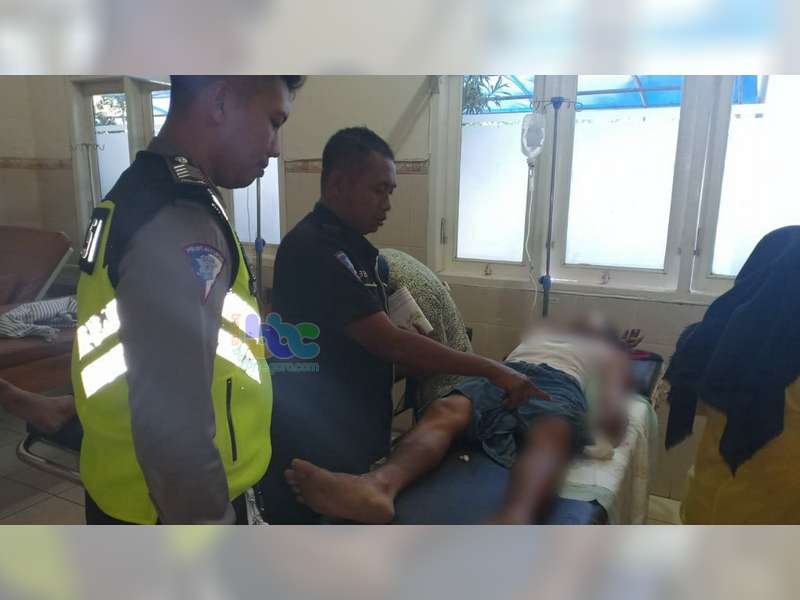 Mendadak Belok, Truk Ditabrak Motor di Dander Bojonegoro Pengendara Motor Luka-Luka