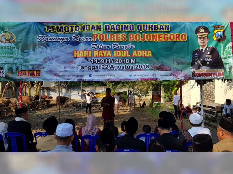 Polres Bojonegoro Bagikan 1440 Paket Daging Kurban
