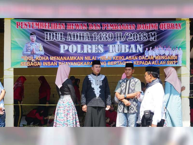 Polres Tuban Sembelih 5 Ekor Sapi dan 20 Ekor Kambing