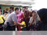 Kapolres Tuban Bersama Ketua Bhayangkari Cabang Tuban Gelar Bakti Sosial