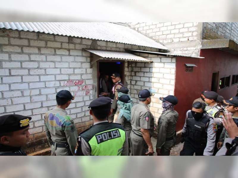 Satpol PP Tuban Razia Karaoke Liar dan Warung Remang-Remang