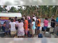 Polisi di Bojonegoro ini Beri Bantuan Air Bersih Pada Warga Terdampak Kekeringan