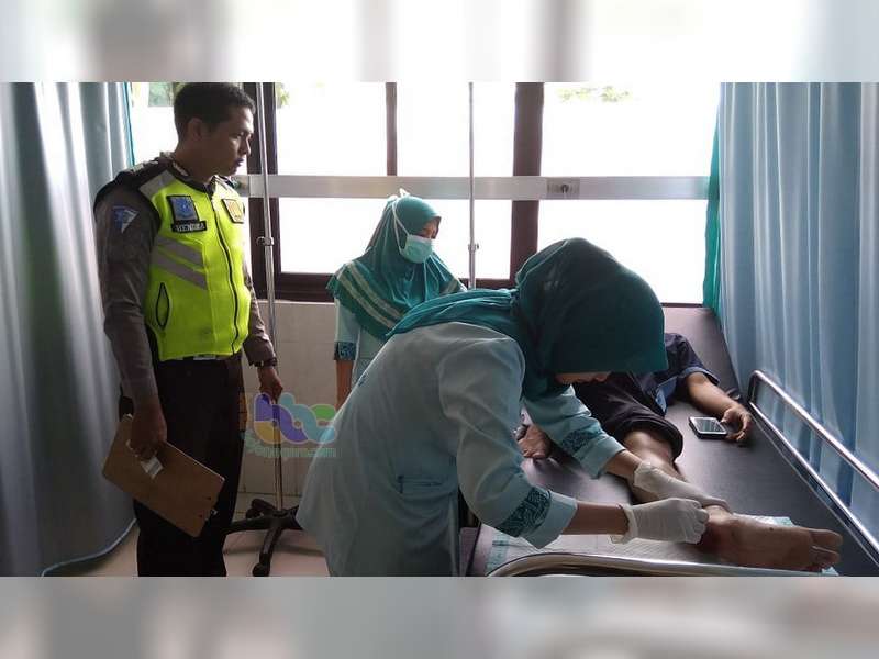 Kurang Hati-Hati Saat Menyeberang, Smash Ditabrak Mega Pro di Bojonegoro, 3 Orang Luka-Luka