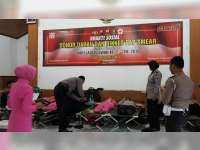Polwan Bojonegoro Gelar Baksos Donor Darah, Pemeriksaan Kesehatan dan Vaksinasi Difteri