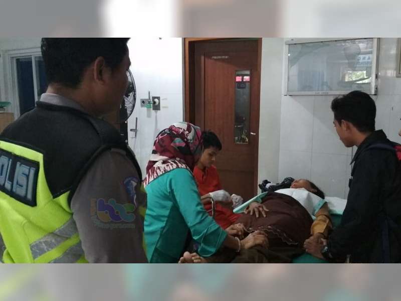 Ban Kempes, Xenia Tabrak Beat di Baureno Bojonegoro, 2 Orang Luka-Luka