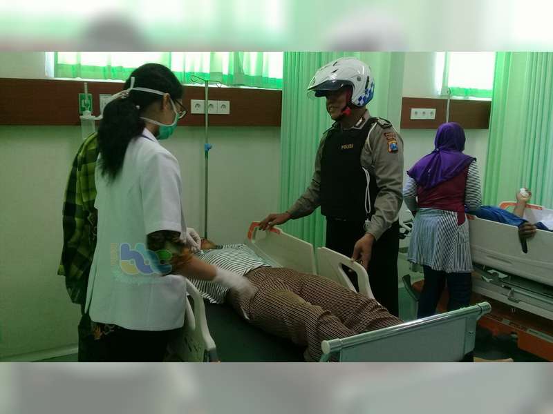 Innova Seruduk Honda Beat di Ngraho Bojonegoro, 2 Orang Luka-Luka
