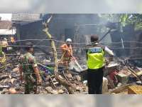 Lupa Matikan Kompor, Dapur Milik Warga Baureno Bojonegoro Terbakar