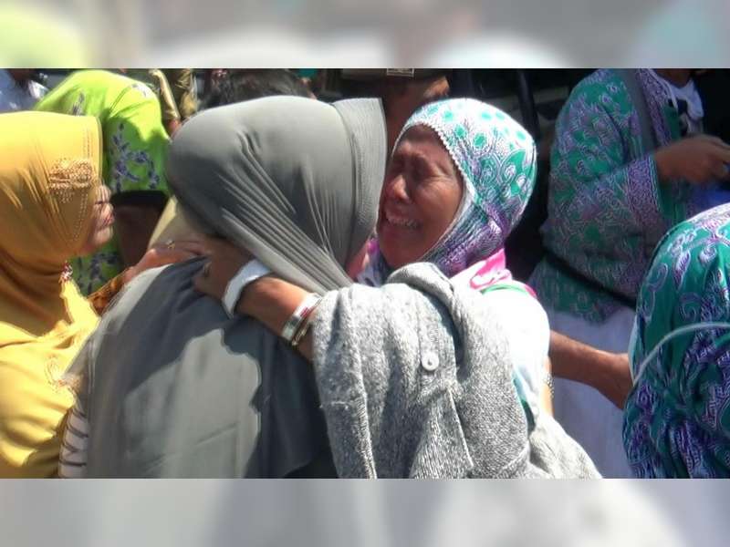 Tangis Haru Sambut Kedatangan Jamaah Haji Bojonegoro