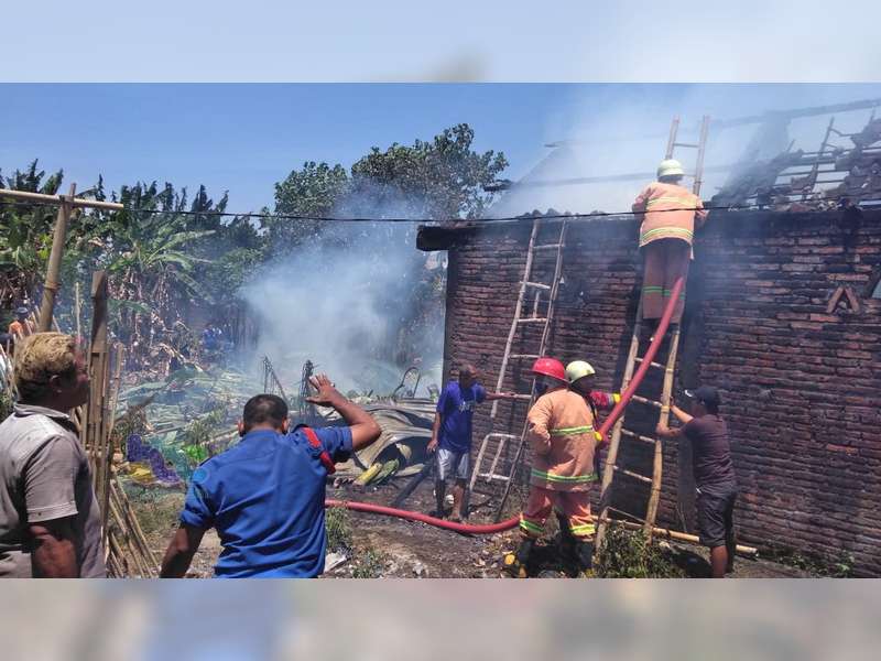 2 Rumah Warga Kanor Bojonegoro Ludes Terbakar