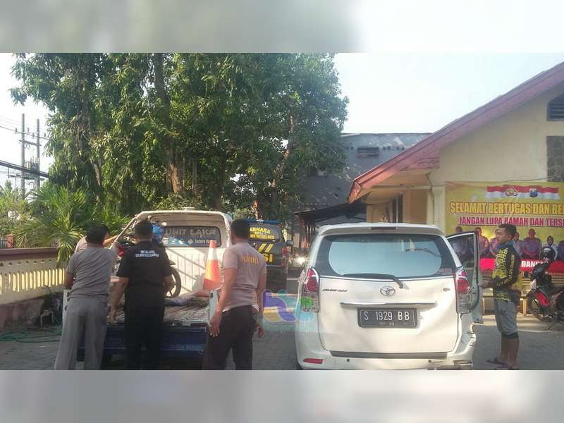 Kurang Konsentrasi, Beat Tubruk Avanza di Dander Bojonegoro,  Pengendara Beat Luka Berat