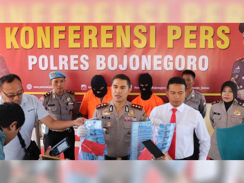Kedapatan Edarkan Uang Palsu, 2 Orang di Bojonegoro Diamankan Polisi