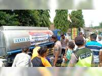 Minggu Ini, Jajaran Polres Bojonegoro Beri Bantuan 13 Tangki Air Bersih