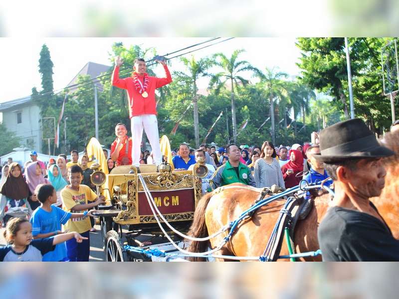 Pulang Kampung, Atlet Peraih Medali Emas Asian Games Asal Bojonegoro Disambut Ribuan Warga