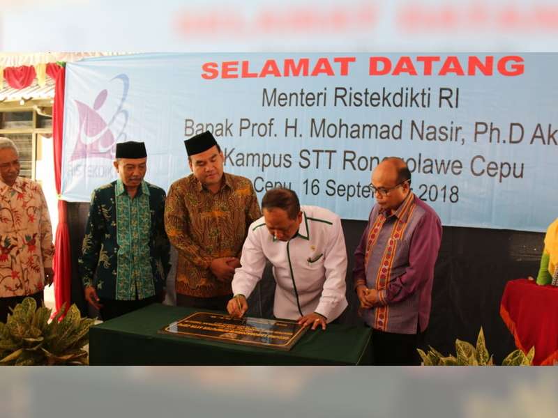 Menristekdikti Resmikan Gedung Laboratorium Komputer STTR Cepu Blora