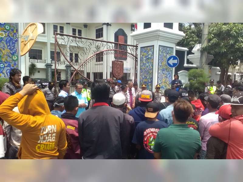 Ratusan Warga Mojoagung Soko Tuban, Minta Kejaksaan Tindak Tegas Kades Korupsi