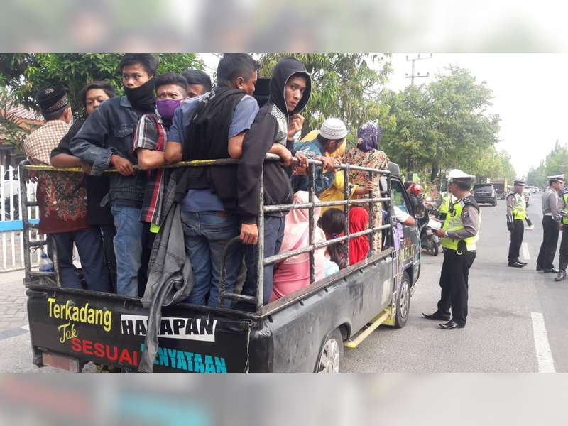 Masih Ada Kendaraan Bak Terbuka di Bojonegoro, Untuk Mengangkut Orang