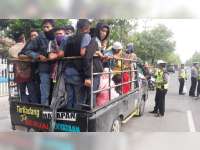 Masih Ada Kendaraan Bak Terbuka di Bojonegoro, Untuk Mengangkut Orang