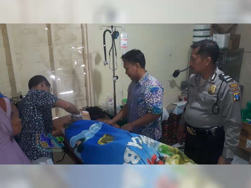 Terperosok Lubang Jalan Paving, Pemotor di Kanor Bojonegoro Luka Berat