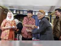 Bupati dan Wakil Bupati Bojonegoro Kunjungi Sesepuh Warga Samin