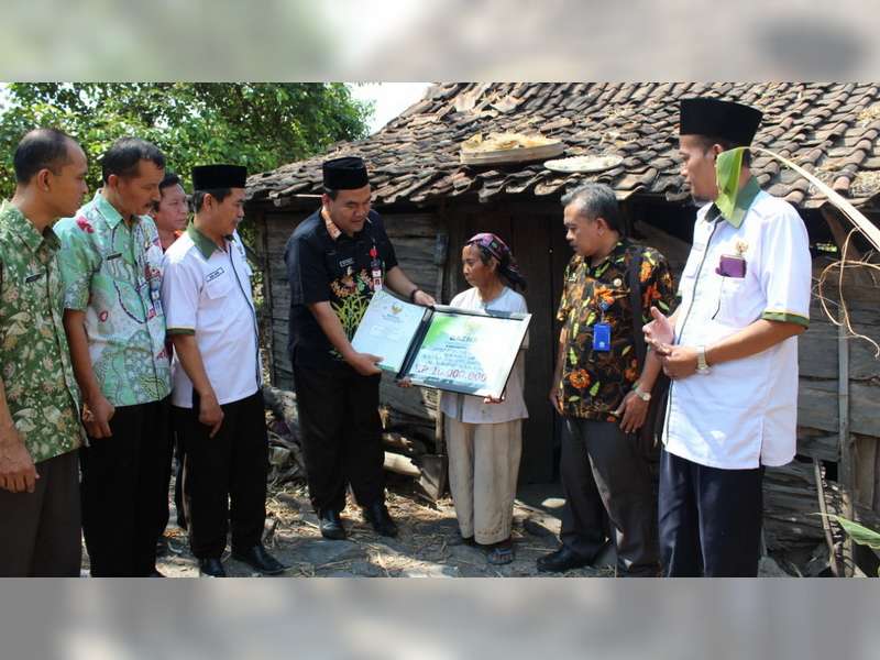 Baznas Blora Salurkan Bantuan Untuk Korban Kebakaran dan RTLH