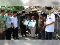 Baznas Blora Salurkan Bantuan Untuk Korban Kebakaran dan RTLH