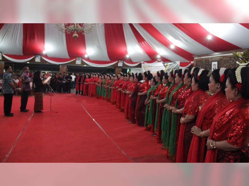 Bupati Wisuda 29 Waranggono dalam Pagelaran Tayub di Pendapa Pemkab Bojonegoro