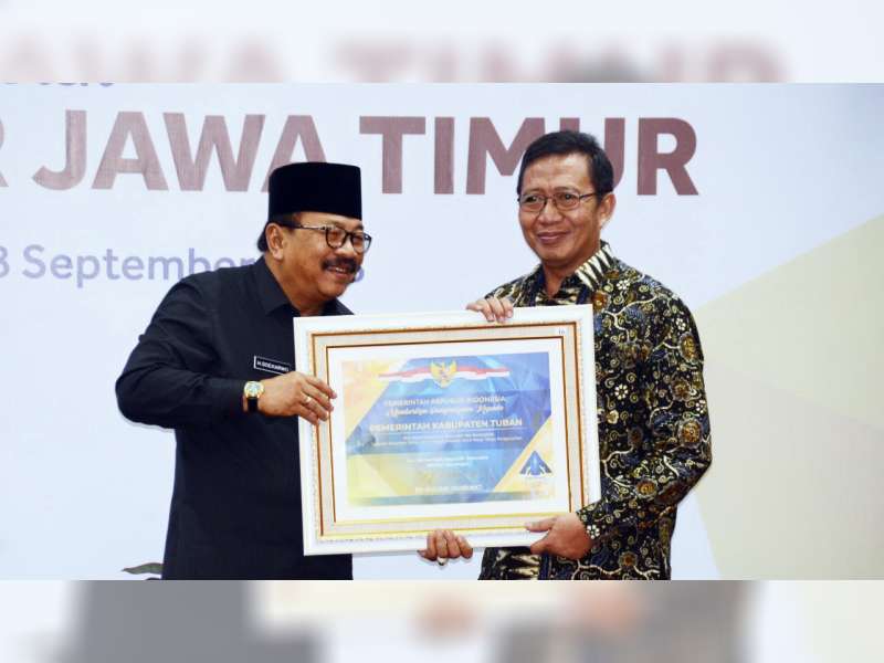 Bupati Tuban Terima Penghargaan dari Kementerian Keuangan