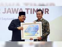 Bupati Tuban Terima Penghargaan dari Kementerian Keuangan
