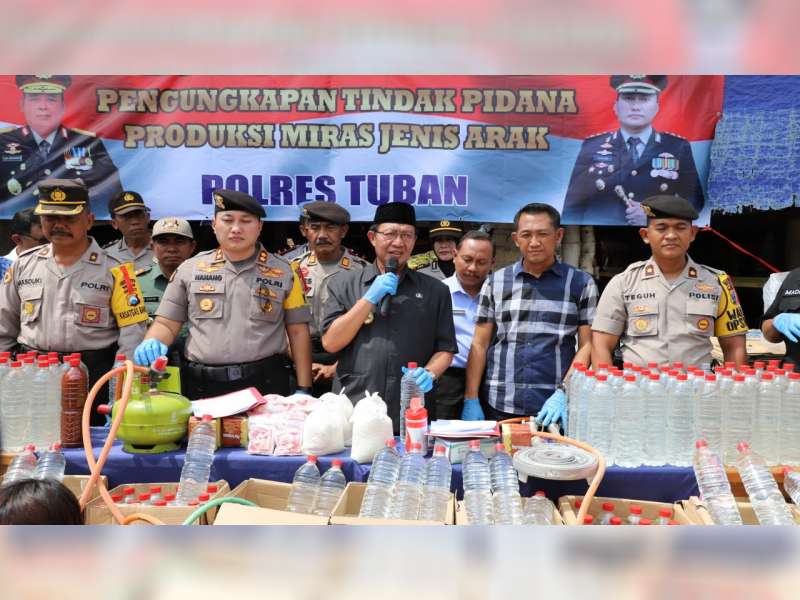 Bupati Tuban Minta Agar Produsen Miras Diberi Efek Jera