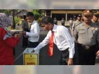 Polisi di Bojonegoro Sisihkan Rezeki Untuk Bantu Korban Bencana Palu dan Donggala