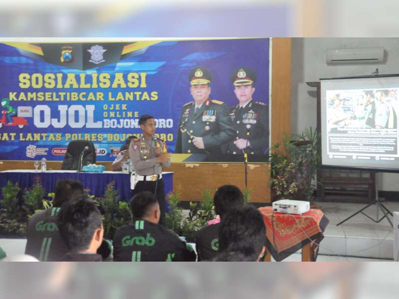 Pelaku Ojek Online di Bojonegoro Ikuti Sosialisasi Kamseltibcar Lantas