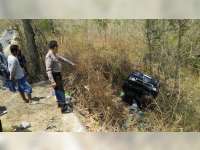 Selip, Mobil L300 Pikap Terpperosok dan Masuk ke Jurang di Temayang Bojonegoro