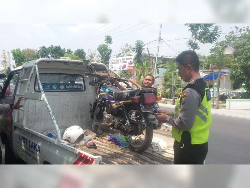 Motor Tabrak Mobil Boks di Dander Bojonegoro, Pengendara Motor Luka-Luka