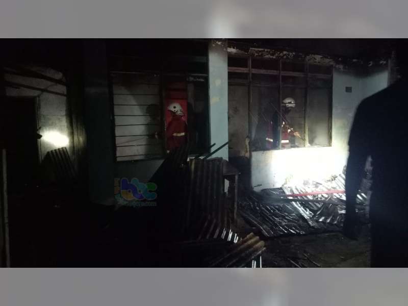 Perumahan Guru SMPN 3 Bojonegoro Terbakar, Diduga Akibat Korsleting Listrik