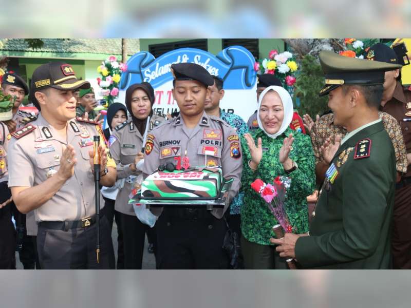 Peringatan HUT ke 73 TNI, Forpimda Beri Kejutan Pada Kodim 0813 Bojonegoro