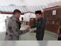 Wakil Bupati Serahkan SK Purna Tugas, PNS di Lingkup Pemkab Bojonegoro