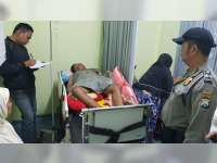 Seorang Pekerja Bangunan di SMKN 3 Bojonegoro Jatuh Dari Blandar dan Alami Patah Tulang