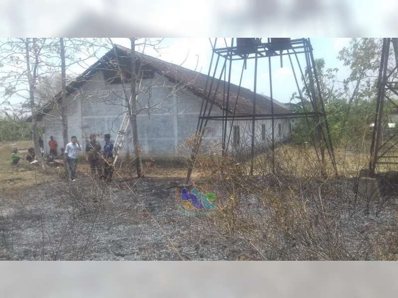Akibat Pembakaran Sampah, Gudang Milik Warga Sugihwaras Bojonegoro Nyaris Terbakar