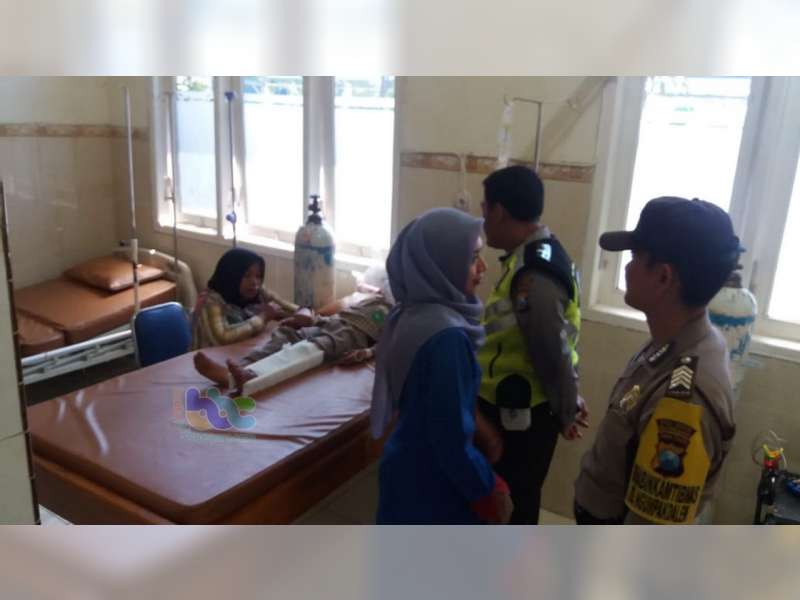 Ditabrak Motor, Seorang Bocah di Dander Bojonegoro Alami Patah Tulang Kaki