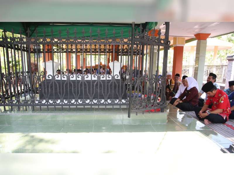Bupati Bersama Forpimda Bojonegoro Ziarah ke Sejumlah Makam Leluhur