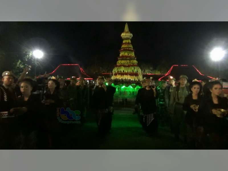 Grebeg Berkah Jonegaran, Puluhan Gunungan Diperebutkan Warga 